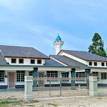 Nazza Homestay Besut With Swimming Pool Kampung Raja ภายนอก รูปภาพ