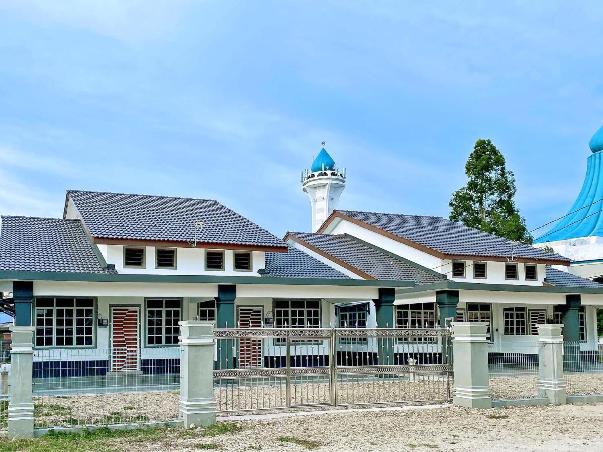 Nazza Homestay Besut With Swimming Pool Kampung Raja ภายนอก รูปภาพ