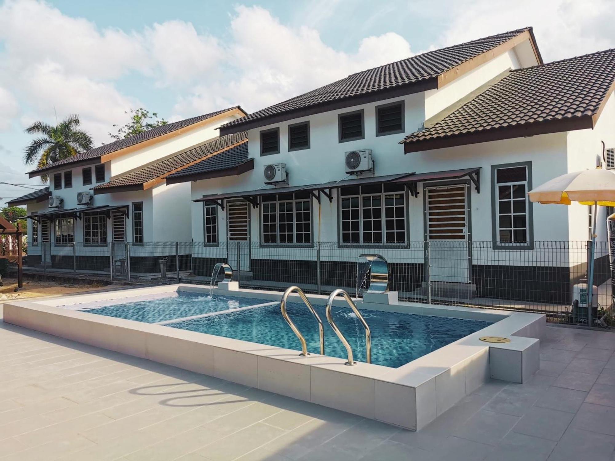 Nazza Homestay Besut With Pool Near Jetty To Perhentian Kampung Raja ภายนอก รูปภาพ